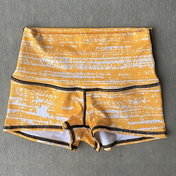 Kailoha Clothing Shorts Size SMALL - Picture 2 of 3